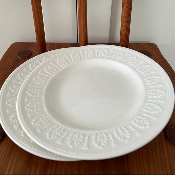 Set of 2 Martha Stewart Collection Plates
White Used - Picture 1 of 5